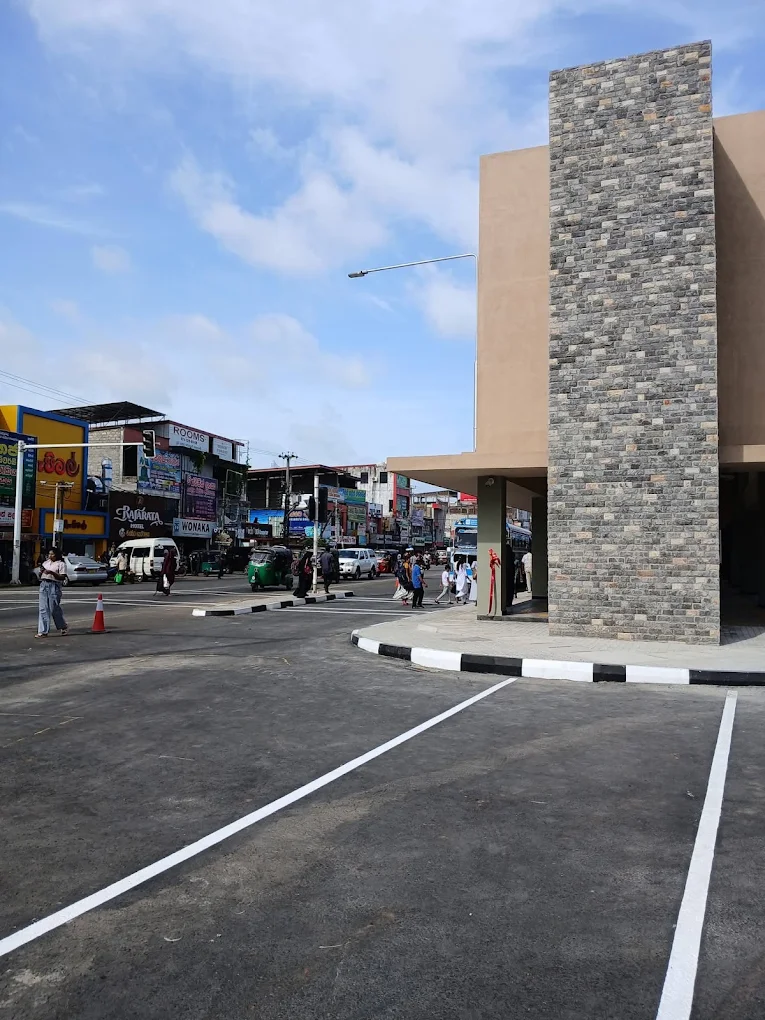 New Bus Stand - Anuradhapura gallery image